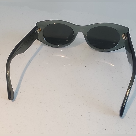 🔥FENDI🔥 Green Sunglasses Bold Cat-Eye Oval Design - 100% Authentic!! - Picture 6 of 8
